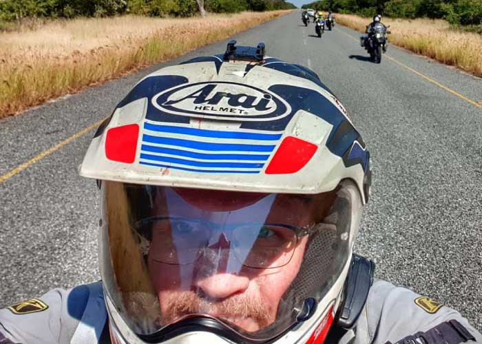 <span  class="uc_style_uc_tiles_grid_image_elementor_uc_items_attribute_title" style="color:#ffffff;">On the road</span>